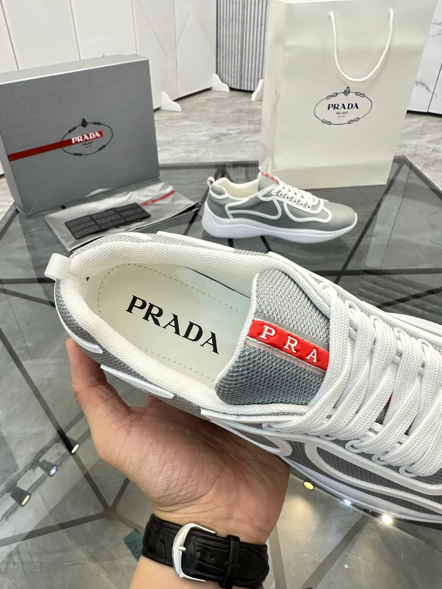 Men's shoes for sale💰: 💰P460¥ High-end top quality Product trademark: Prada * "Prada*" low-top casual shoes Regular size: 38-45 (can be customized to 46) Product materials: imported breathable fly knit upper, breathable lining, cowhide foot pads, original air cushion outsole. No.: 001